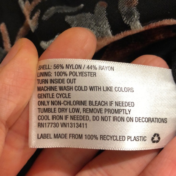 Strapless dress with velvet details - Picture 4 of 4